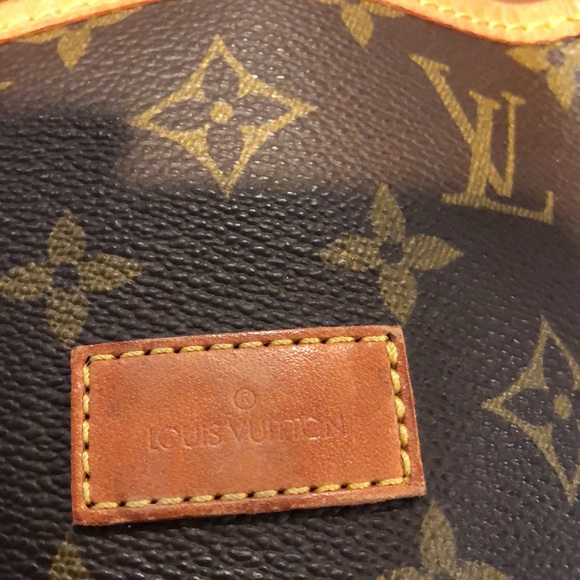 Authentic Louis Vuitton Saumur 30 Crossbody Monogram Canvas - Picture 7 of 17